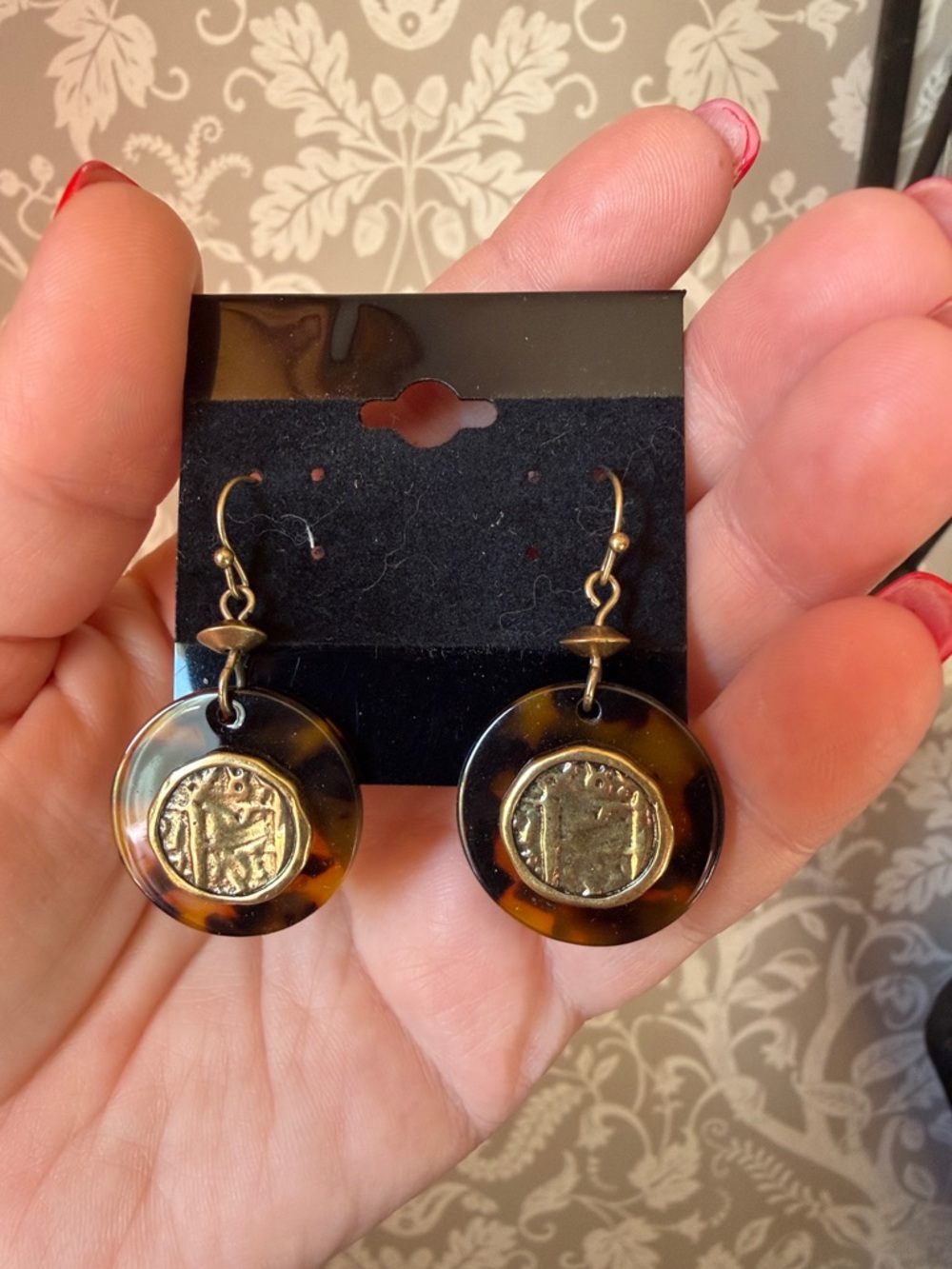 Earrings Gold Tone w/ Tortoise Shell accent